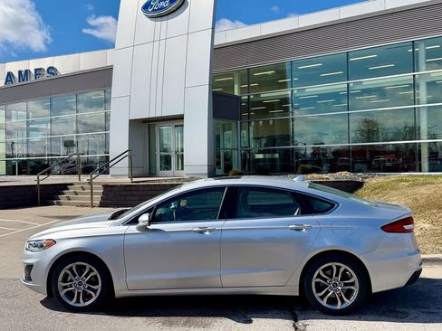 Used 2019 Ford Fusion SEL image 3