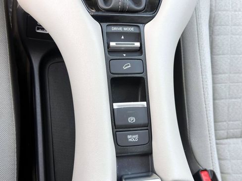 Certified 2023 Honda HR-V LX image 29