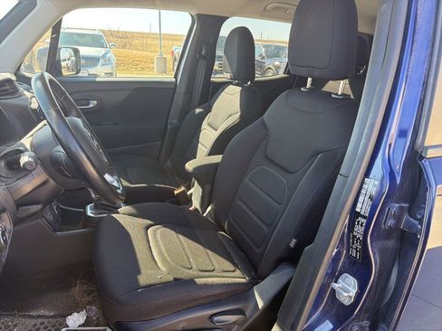 Used 2018 Jeep Renegade Latitude w/ Cold Weather Group image 9