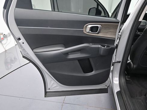 Used 2022 Kia Sorento S w/ Panoramic Sunroof Package AWD/4WD image 18