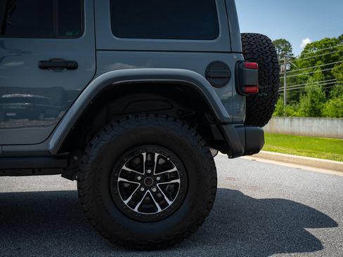 Used 2025 Jeep Wrangler Unlimited Rubicon AWD/4WD image 6