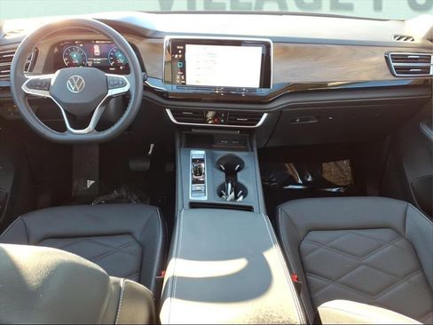 Used 2024 Volkswagen Atlas SE image 12