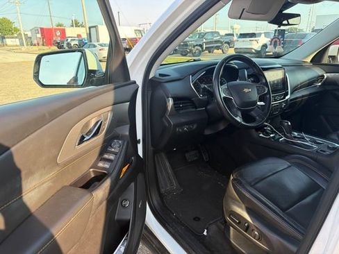 Used 2020 Chevrolet Traverse LT w/ LT Premium Package FWD image 6