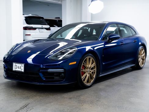 Used 2021 Porsche Panamera GTS image 3