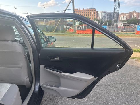 Used 2013 Toyota Camry LE FWD image 13