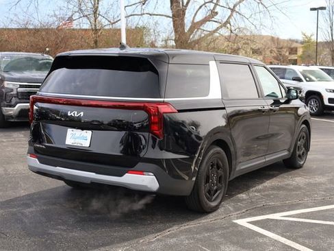 Certified 2025 Kia Carnival image 5