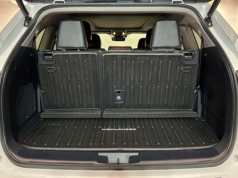 Used 2023 Toyota Highlander Platinum FWD image 22