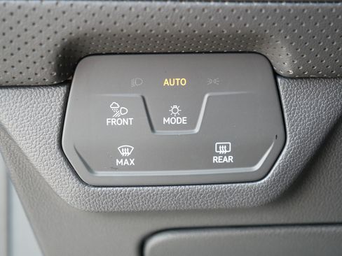 Used 2026 Volkswagen Atlas Cross Sport SEL R-Line AWD/4WD image 26