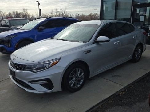 Used 2020 Kia Optima LX image 2