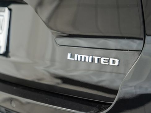 Used 2023 Jeep Grand Cherokee L Limited w/ Luxury Tech Group II AWD/4WD image 7