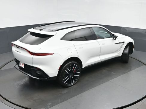Used 2022 Aston Martin DBX image 37