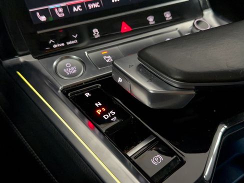 Used 2019 Audi e-tron Prestige w/ Prestige Package AWD/4WD image 21