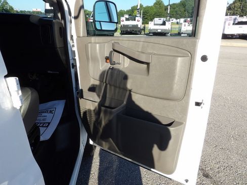 Used 2022 Chevrolet Express 2500 w/ Driver Convenience Package RWD image 32