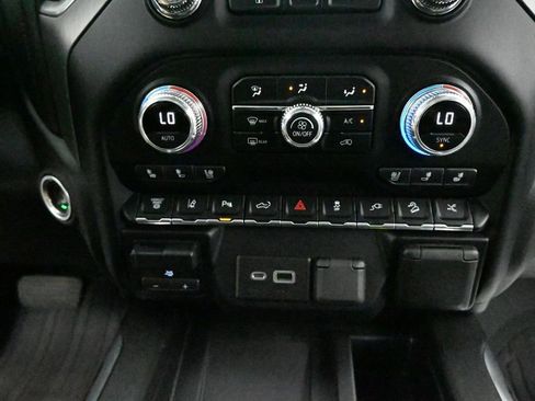 Used 2022 GMC Sierra 3500 Denali w/ Denali Ultimate Package AWD/4WD image 12