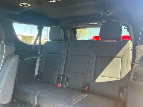 Used 2025 Chevrolet Suburban Premier AWD/4WD image 29