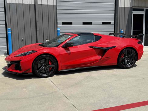 Used 2024 Chevrolet Corvette Z06 w/ Z07 Performance Package RWD image 4