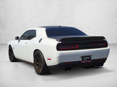 Used 2022 Dodge Challenger R/T RWD image 8