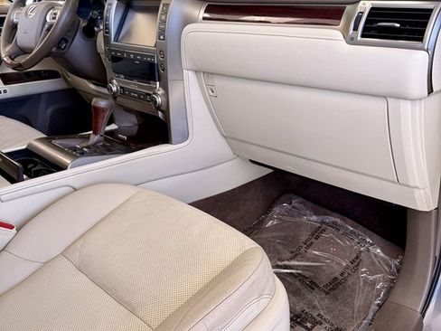 Used 2016 Lexus GX 460 460 w/ Premium Package image 12