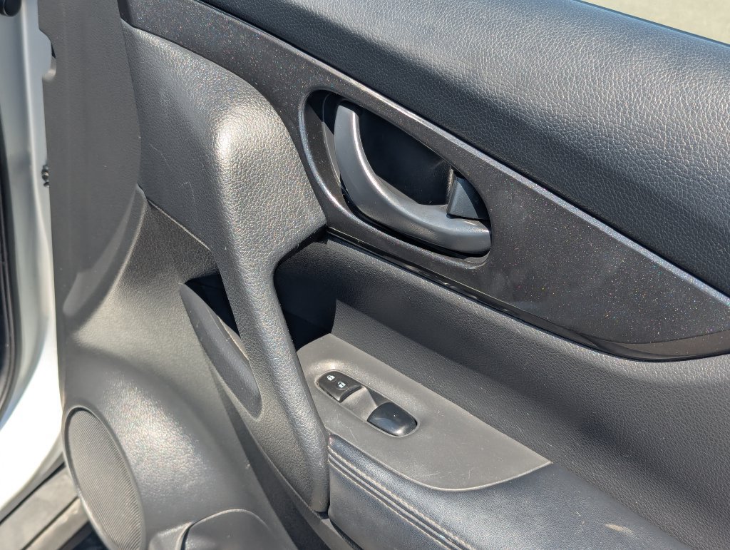 Used 2019 Nissan Rogue S FWD image 31