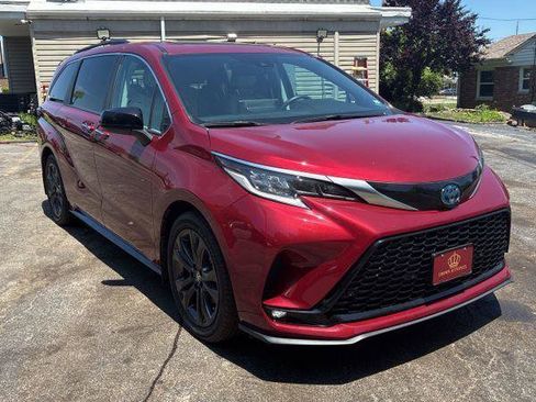 Used 2023 Toyota Sienna XSE w/ XSE Plus Package FWD image 10