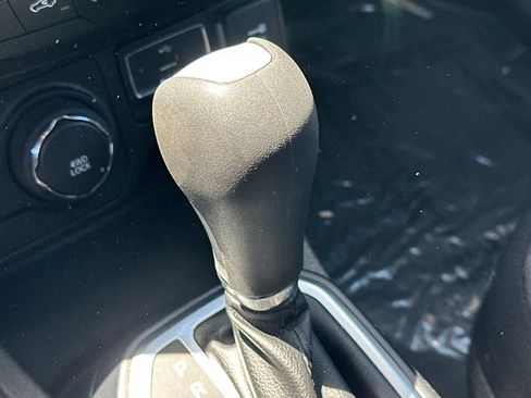 Used 2020 Jeep Renegade Latitude w/ UConnect 8.4 Nav Group AWD/4WD image 20