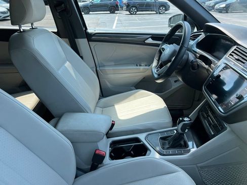 Used 2022 Volkswagen Tiguan SE R-Line FWD image 9