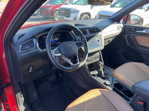 Used 2022 Volkswagen Tiguan SE image 9