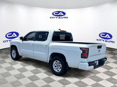 Used 2024 Nissan Frontier SV RWD image 5