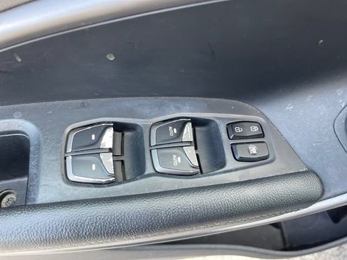 Used 2017 Hyundai Santa Fe AWD image 28