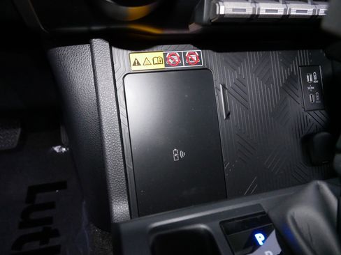 Certified 2025 Toyota 4Runner TRD Off-Road image 28