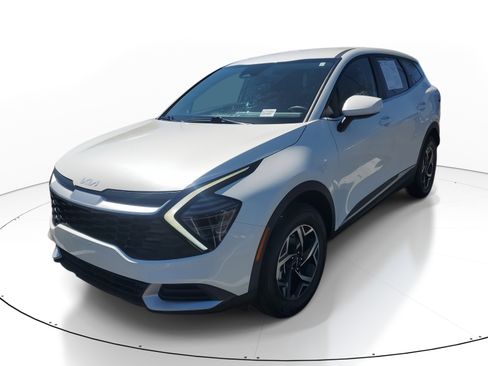 Used 2025 Kia Sportage LX image 2