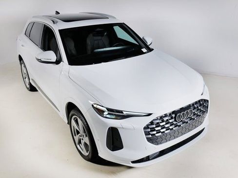 Certified 2025 Audi Q5 2.0T Premium Plus image 3