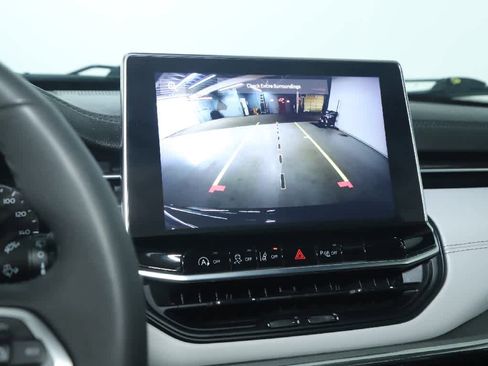 Used 2024 Jeep Compass Limited image 31