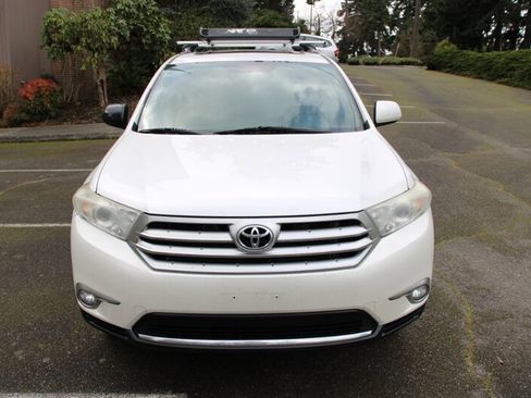 Used 2012 Toyota Highlander SE w/ Tow Pkg image 11