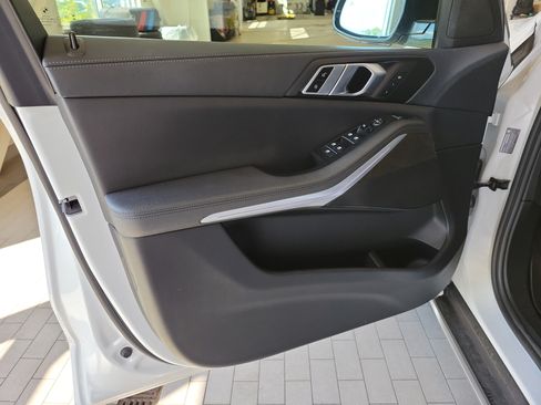 Used 2022 BMW X5 xDrive40i w/ Premium Package AWD/4WD image 15