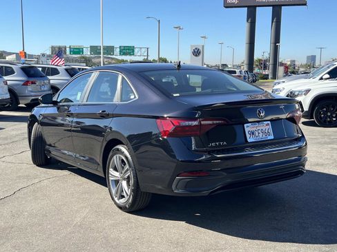 Certified 2024 Volkswagen Jetta SE w/ Panoramic Sunroof Package image 3