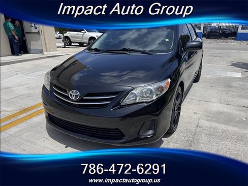 Used 2013 Toyota Corolla LE FWD image 1