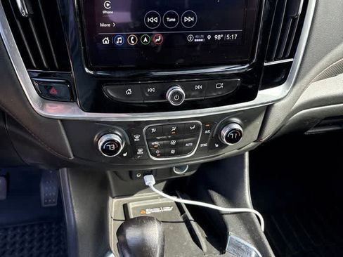Used 2022 Chevrolet Traverse RS FWD image 10