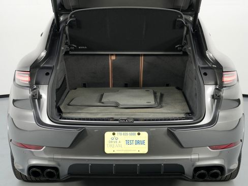Used 2022 Porsche Cayenne Turbo S image 10