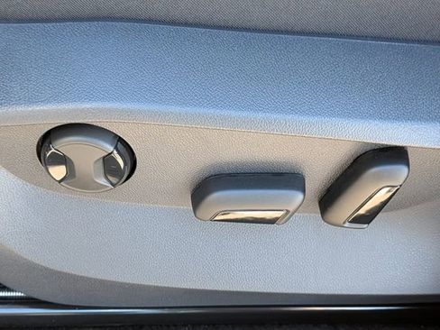 New 2026 Volkswagen Taos SE FWD image 20