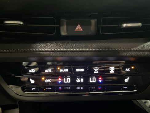 Used 2023 Buick Envision Essence w/ Sport Touring Package AWD/4WD image 25