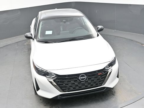 New 2025 Nissan Sentra SR w/ SR Premium Package image 31