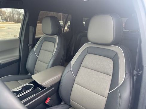 Used 2025 Chevrolet Equinox LT w/ Convenience Package II image 11