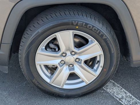 Used 2022 Jeep Compass Latitude image 13