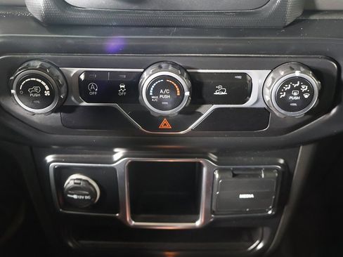 Used 2021 Jeep Wrangler Sport image 37