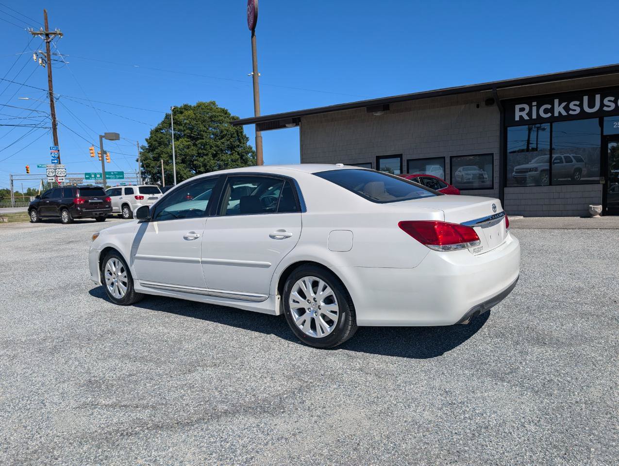 Used 2011 Toyota Avalon FWD image 9