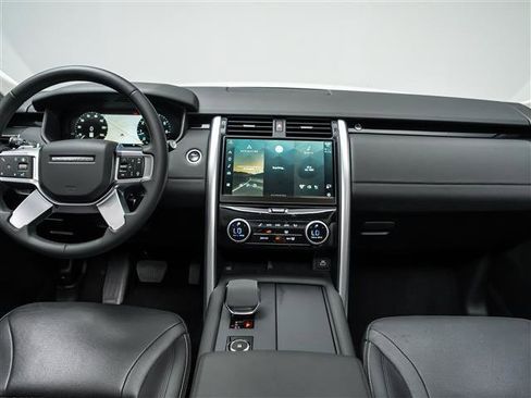 Used 2024 Land Rover Discovery S AWD/4WD image 18