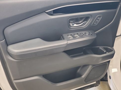 Certified 2024 Honda Pilot Touring image 24