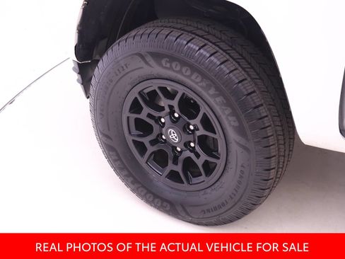 Certified 2022 Toyota Tacoma SR AWD/4WD image 16