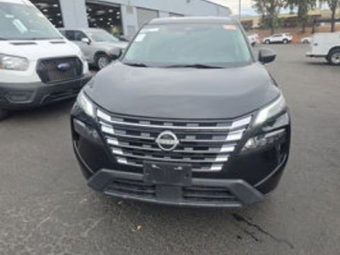 Used 2024 Nissan Rogue S AWD/4WD image 2